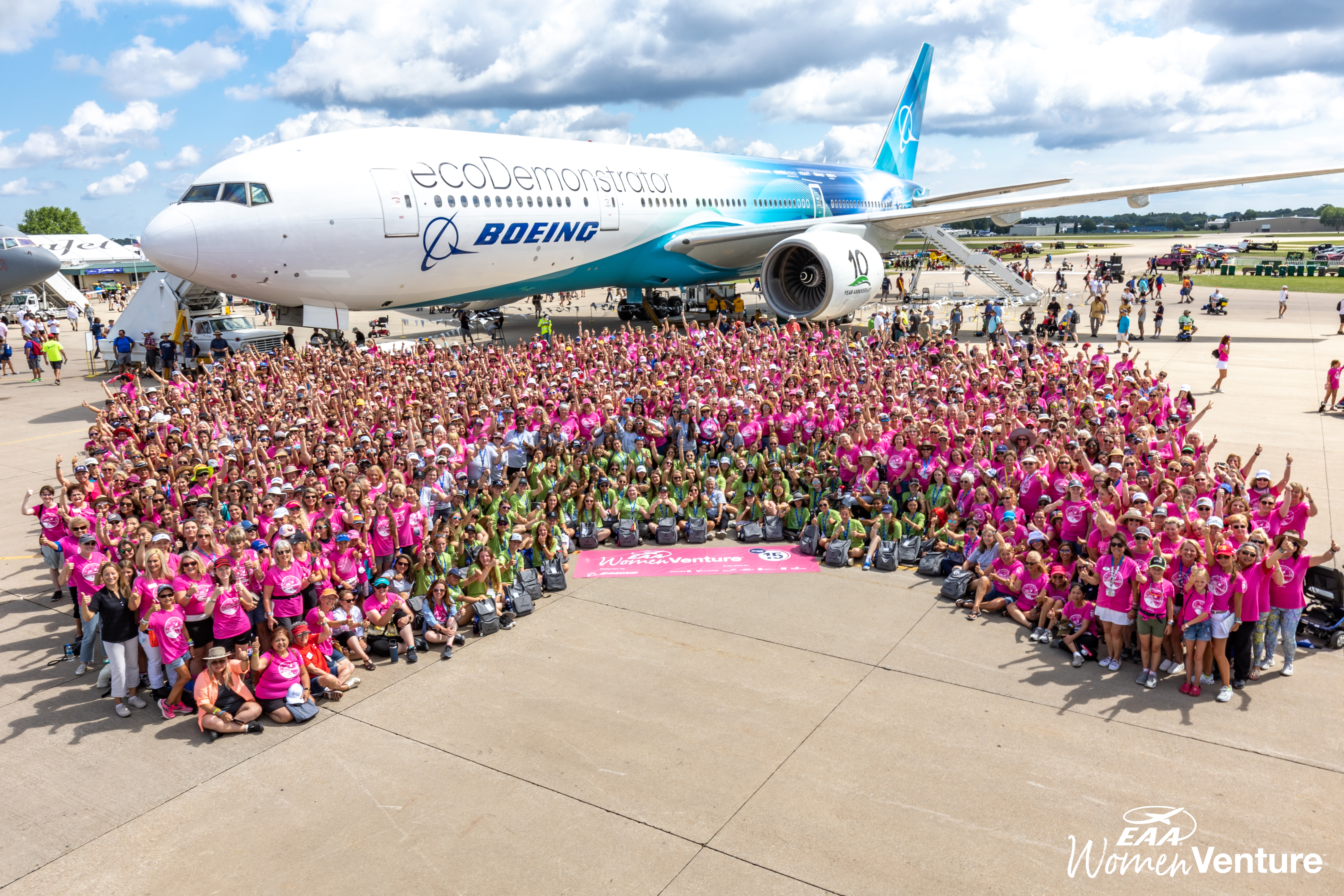 2022 EAA AirVenture WomenVenture Group Photo