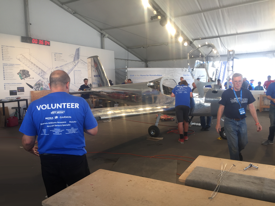 Volunteers working hard on the One Week Wonder in 2018 | EAA