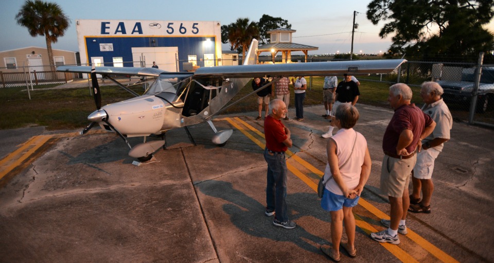 The One Week Wonder arrives at EAA Chapter 565