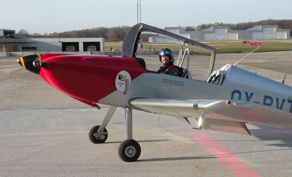 Thomas Damm and his new RV-8, the 9,000th Van’s kit plane to fly.