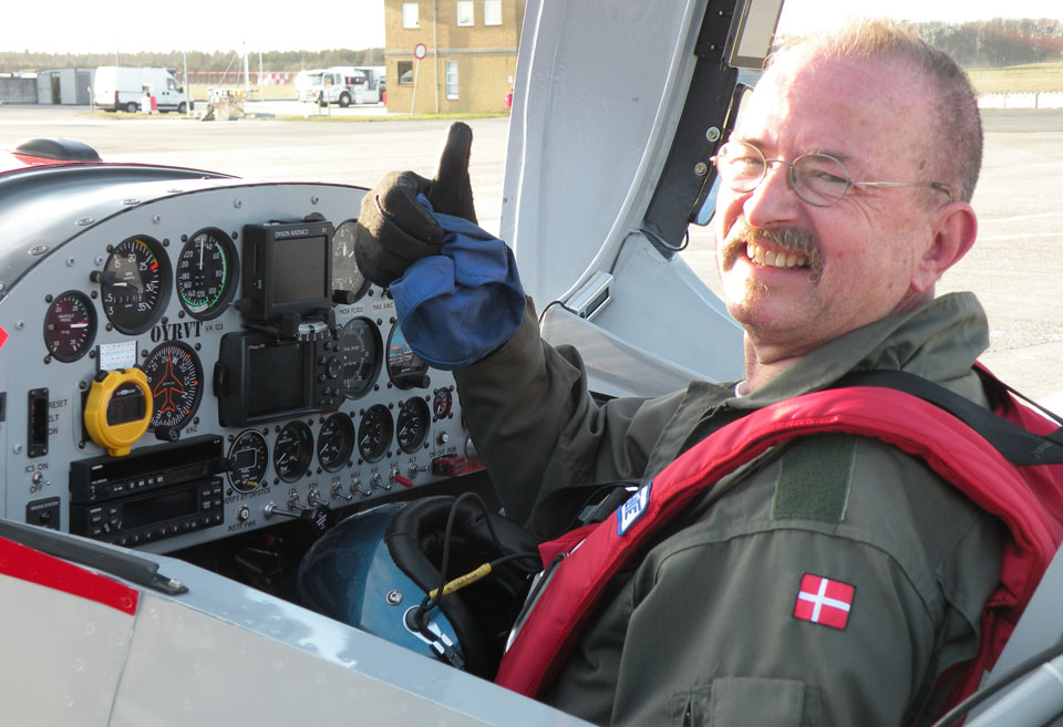 Damm gives the thumbs up following first flight of his RV-8.