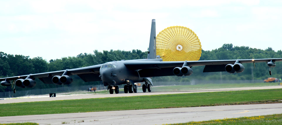 B-52 Crew Hand-Delivers EAA Chapter 343 Patches to Oshkosh