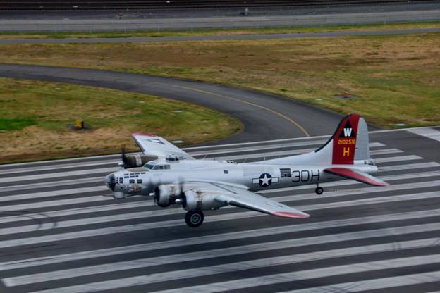 T28 Trojan Flies With the B-17 Over Seattle