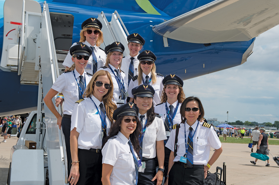 Alaska Airlines Pilots Bring Newest Boeing to OSH