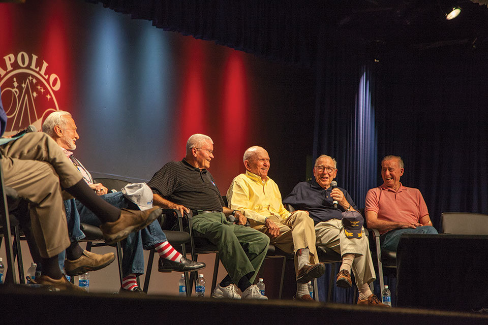 Apollo Astronauts Talk Shop in Historic Meeting
